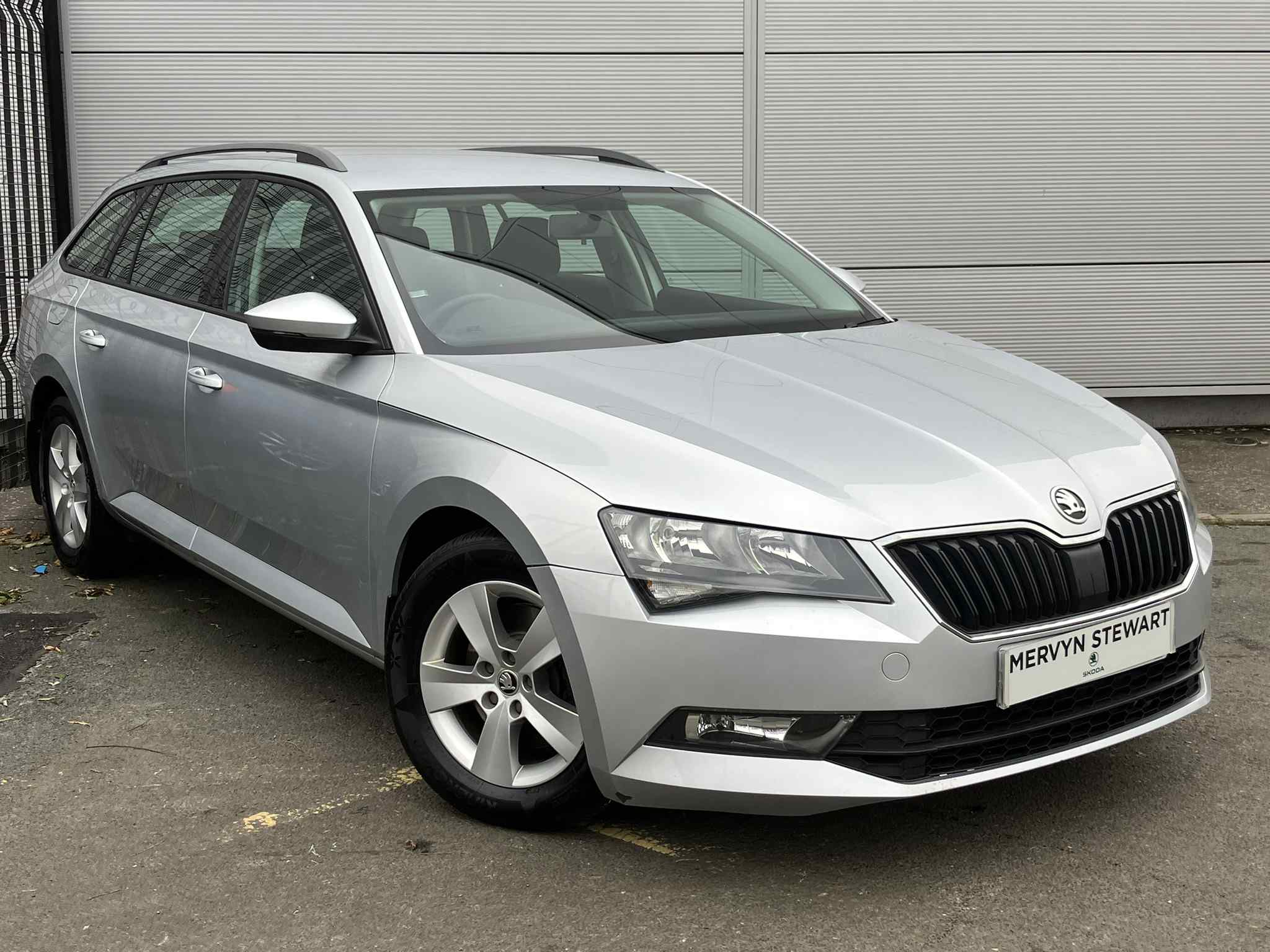 Main listing image - Skoda Superb Estate