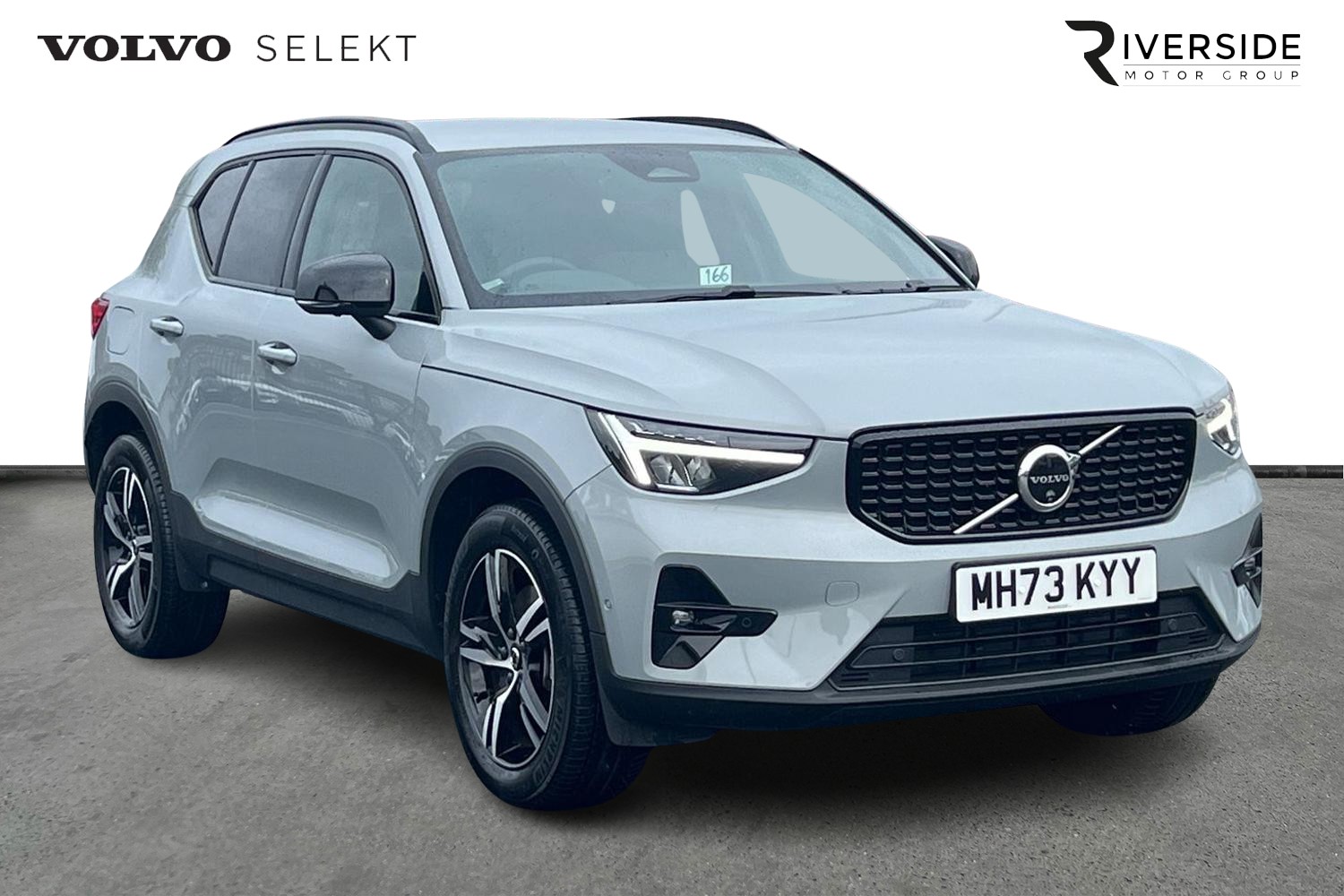 Main listing image - Volvo XC40