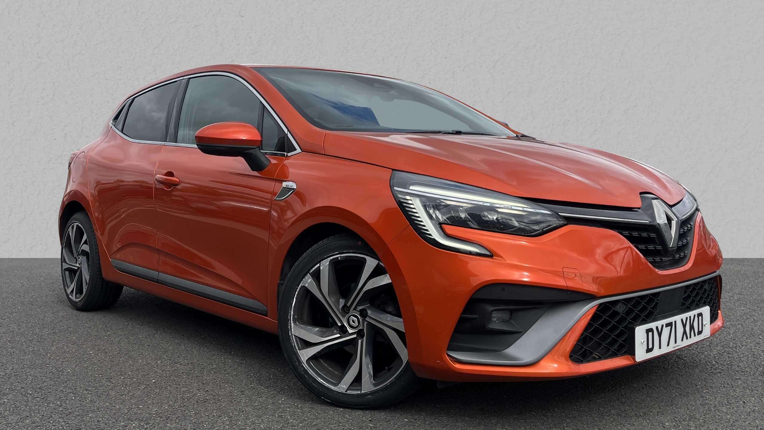 Main listing image - Renault Clio