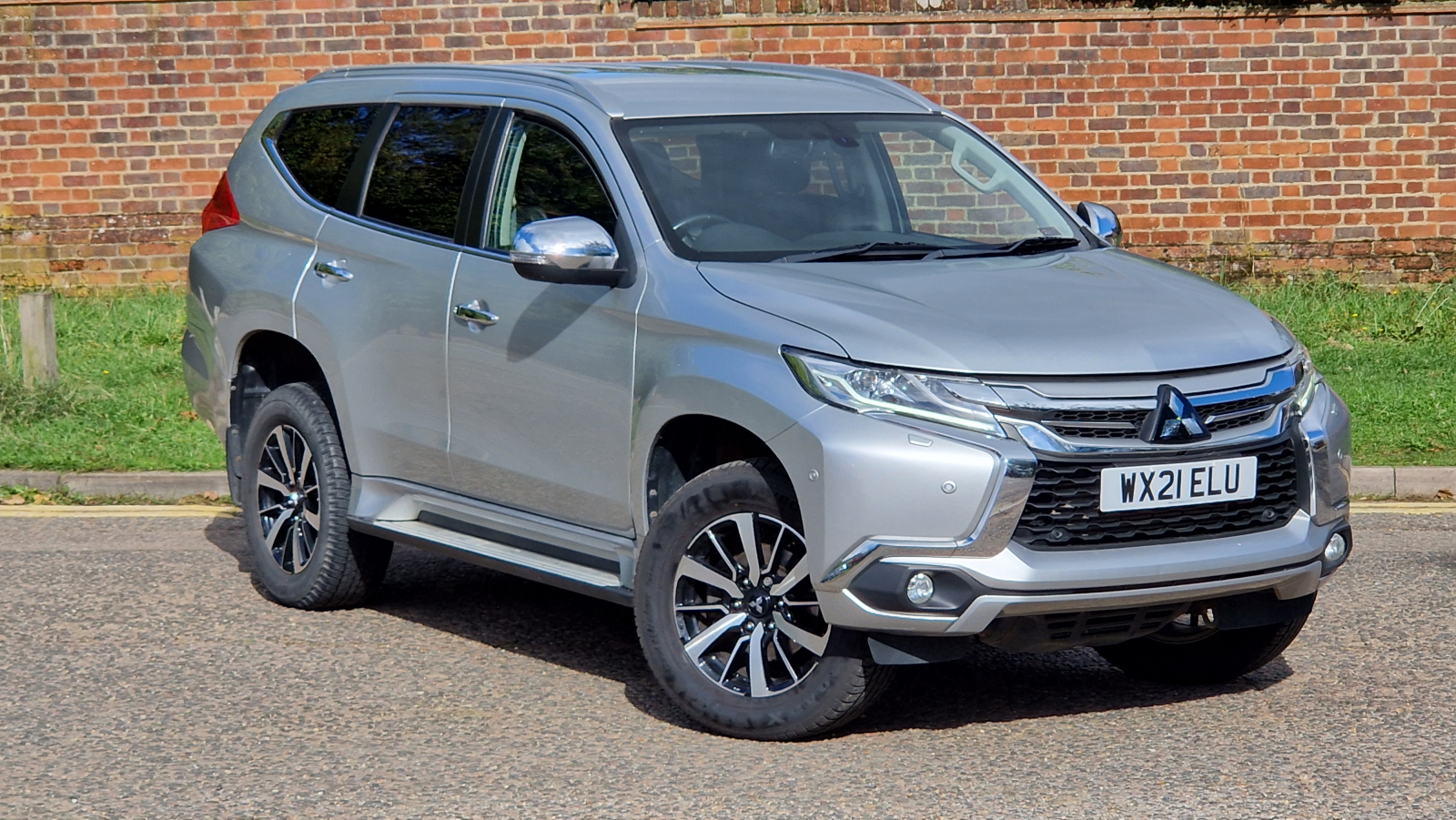 Main listing image - Mitsubishi Shogun Sport