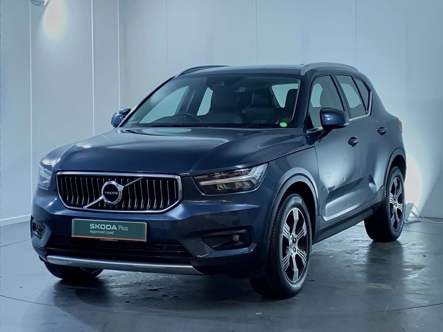 Main listing image - Volvo XC40