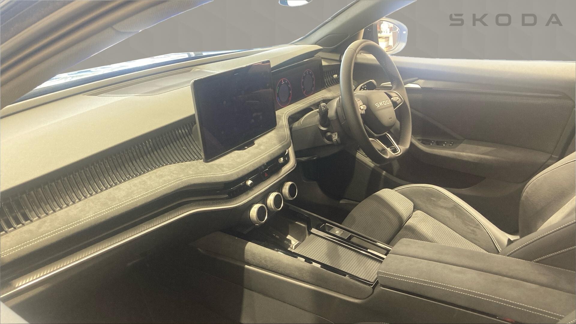 Main listing image - Skoda Superb Estate