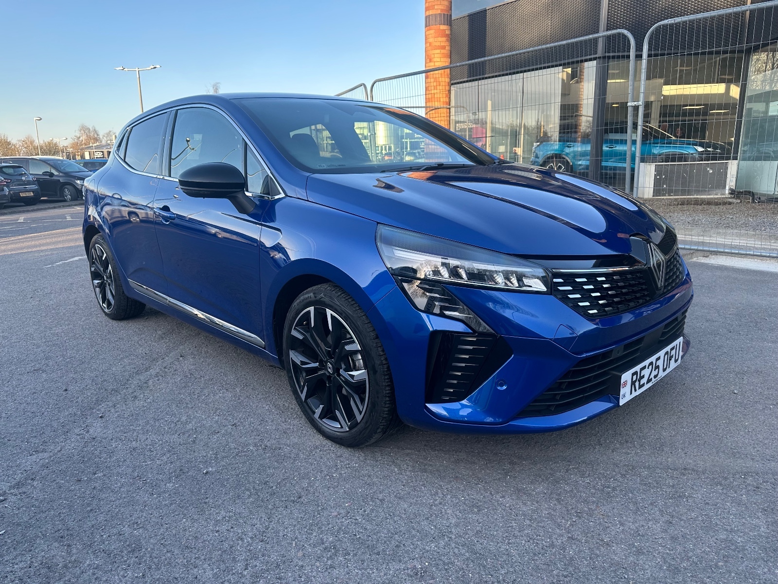 Main listing image - Renault Clio