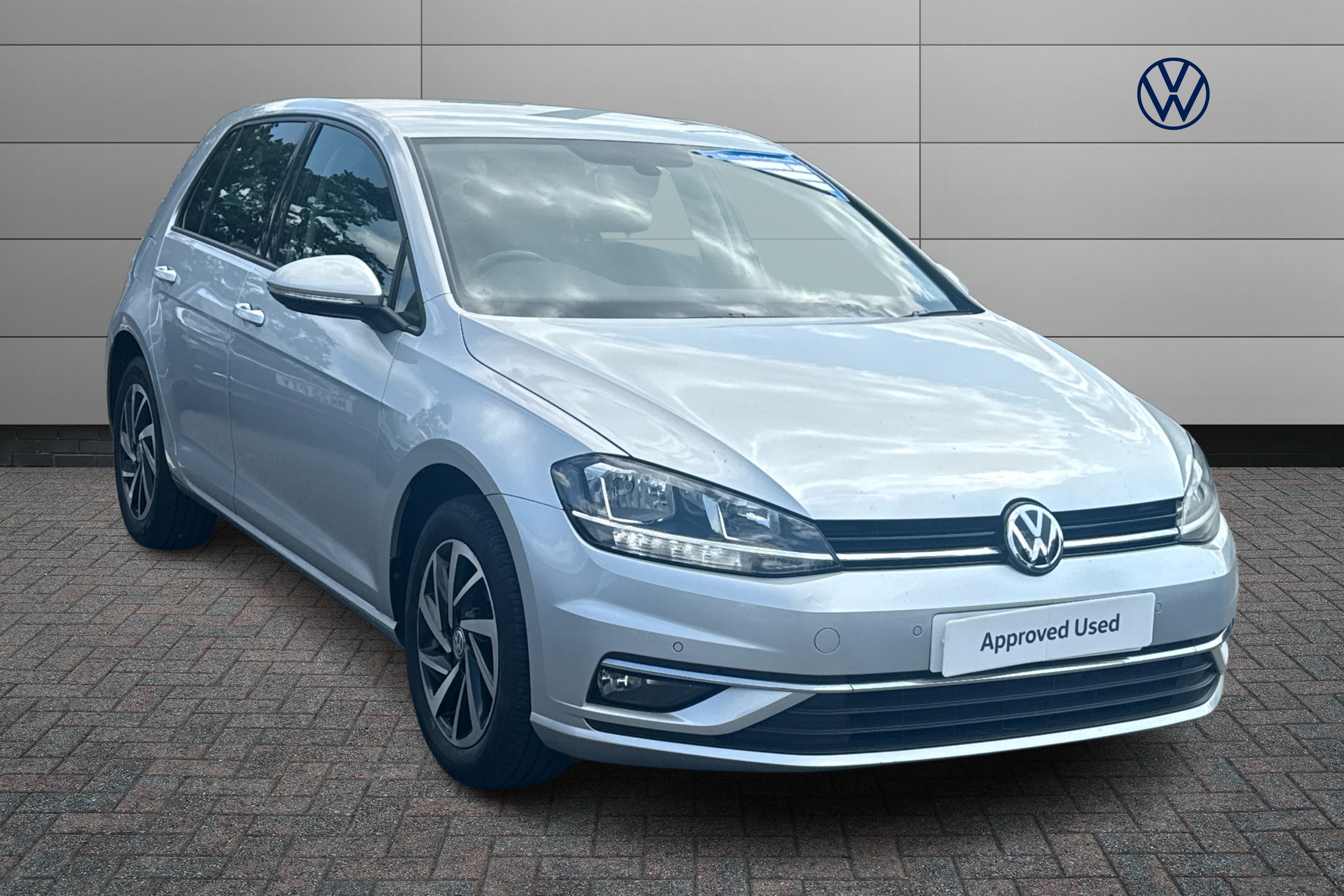 Main listing image - Volkswagen Golf