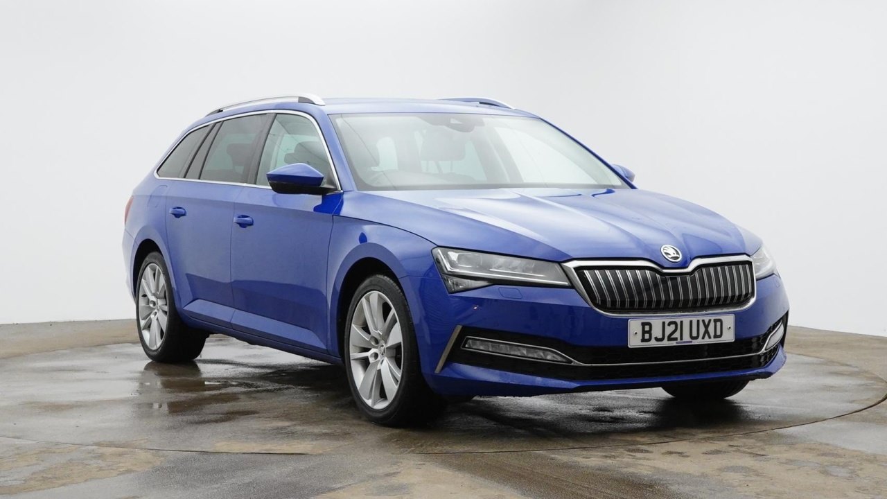 Main listing image - Skoda Superb Estate