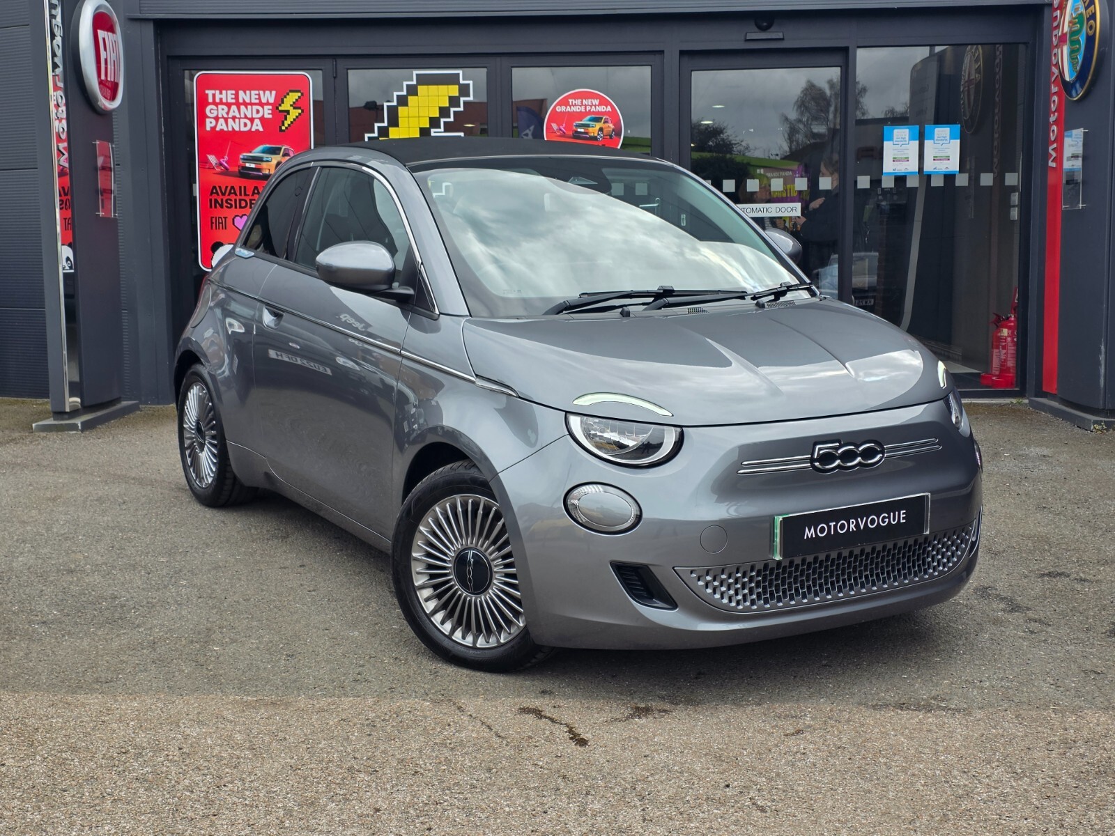 Main listing image - Fiat 500 Electric