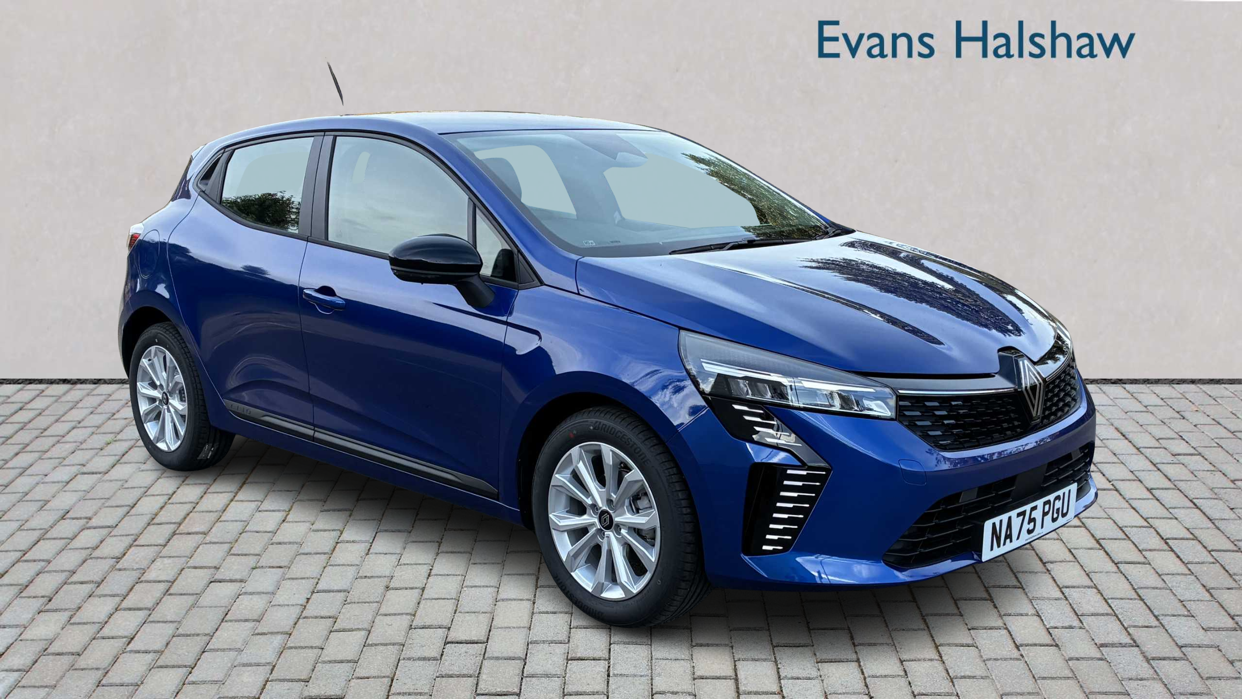 Main listing image - Renault Clio