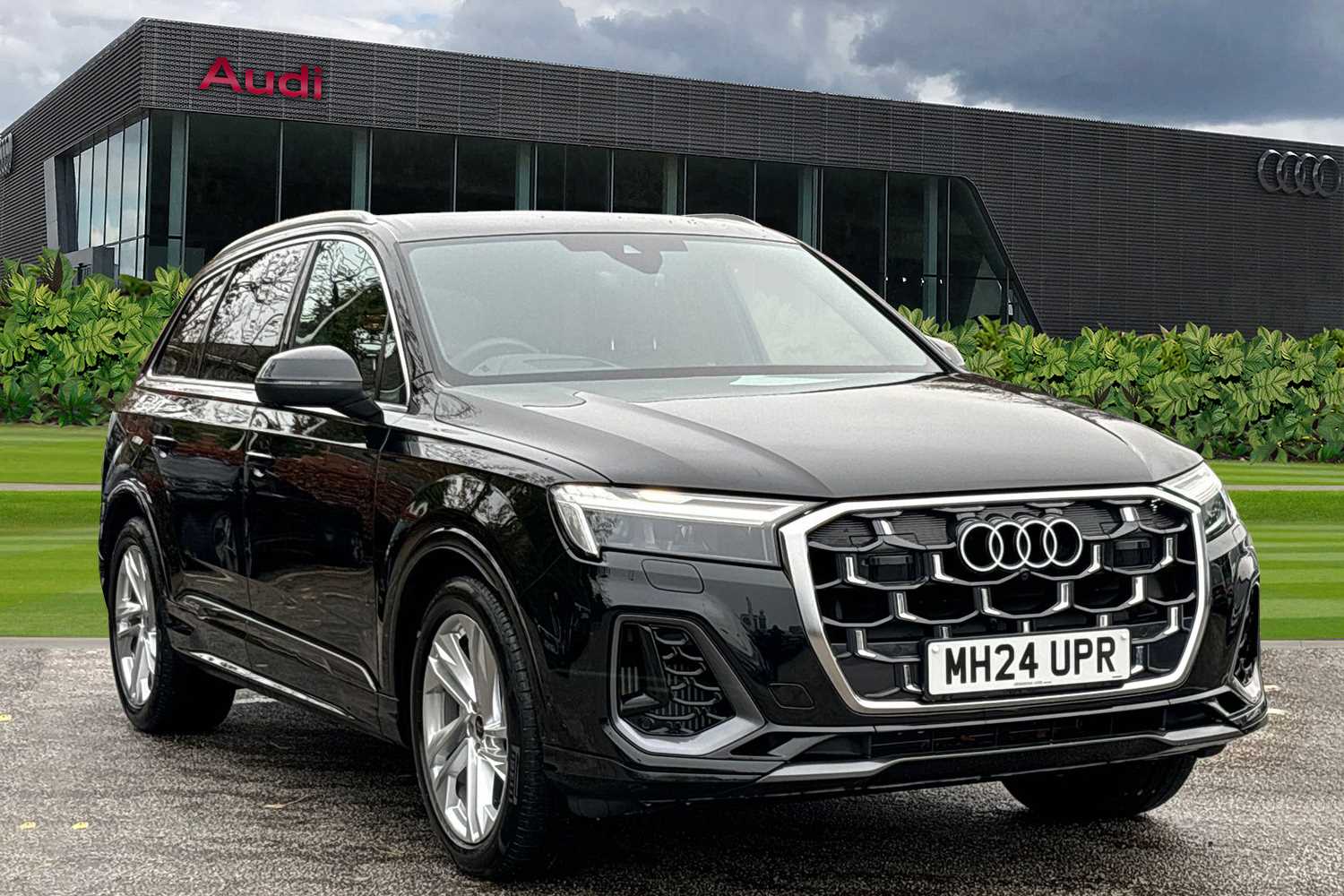 Main listing image - Audi Q7