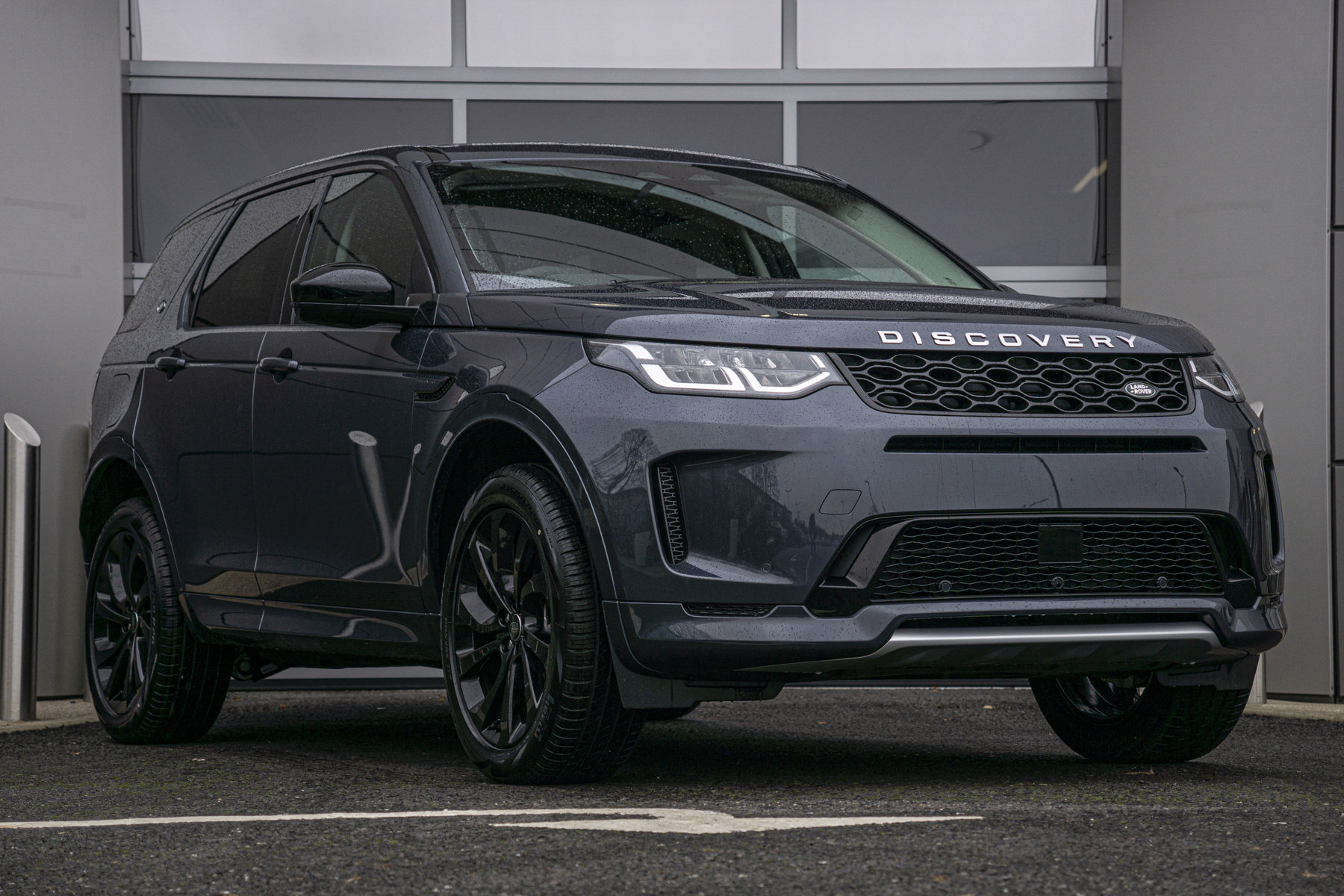 Main listing image - Land Rover Discovery Sport