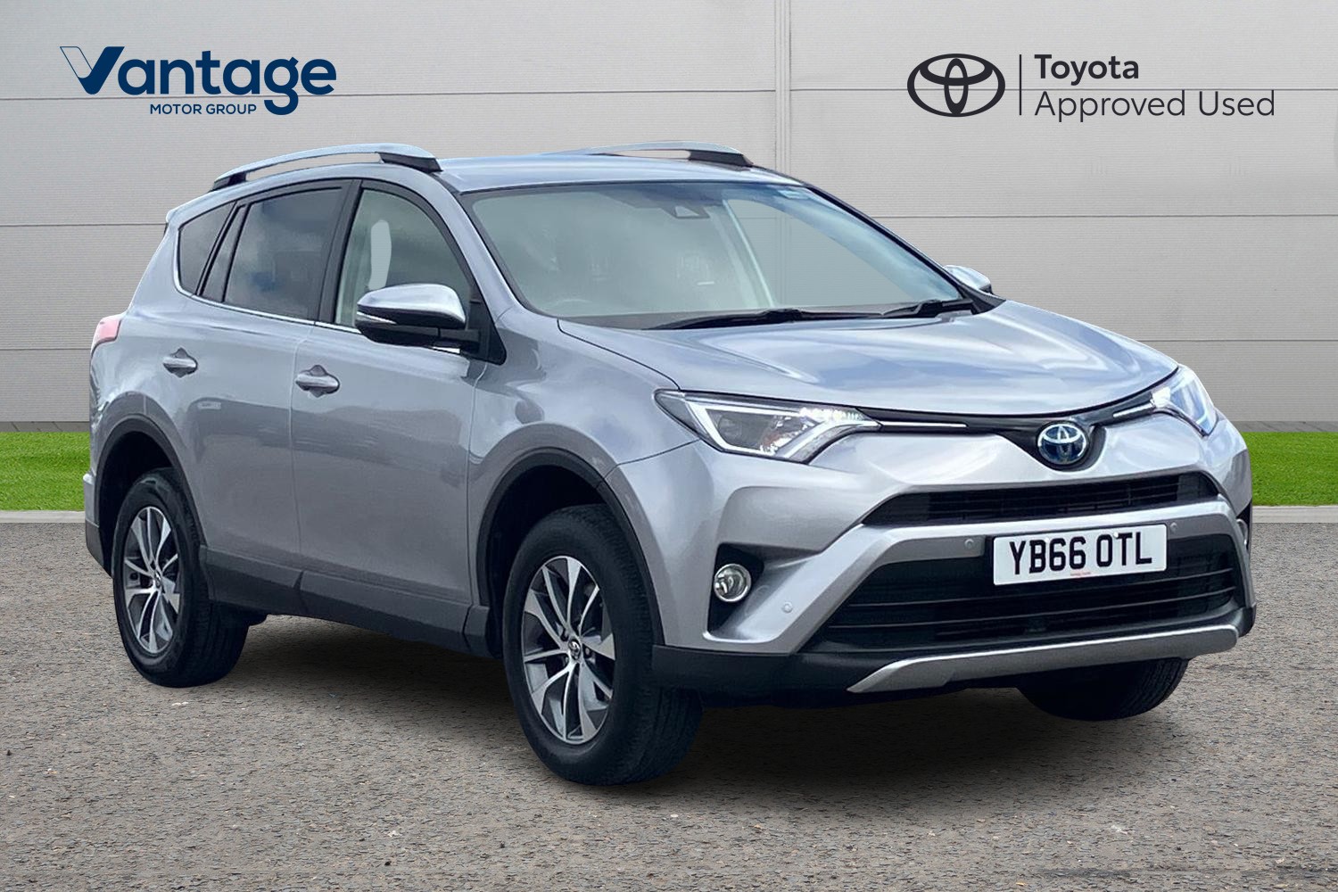 Main listing image - Toyota RAV4