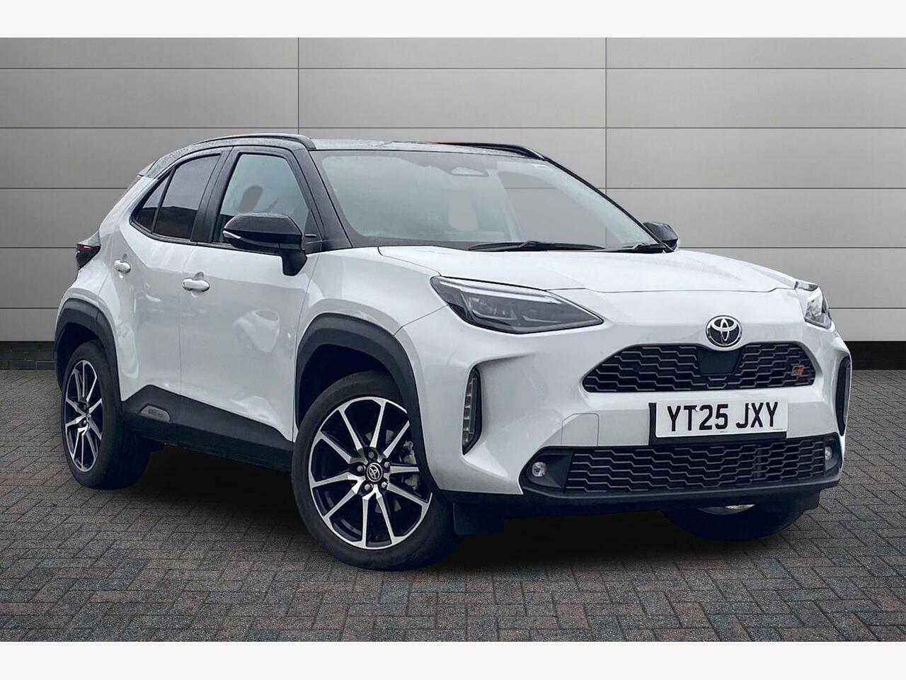 Main listing image - Toyota Yaris Cross