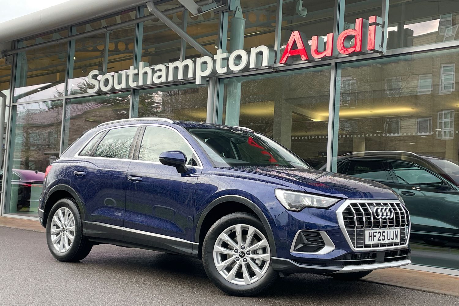 Main listing image - Audi Q3