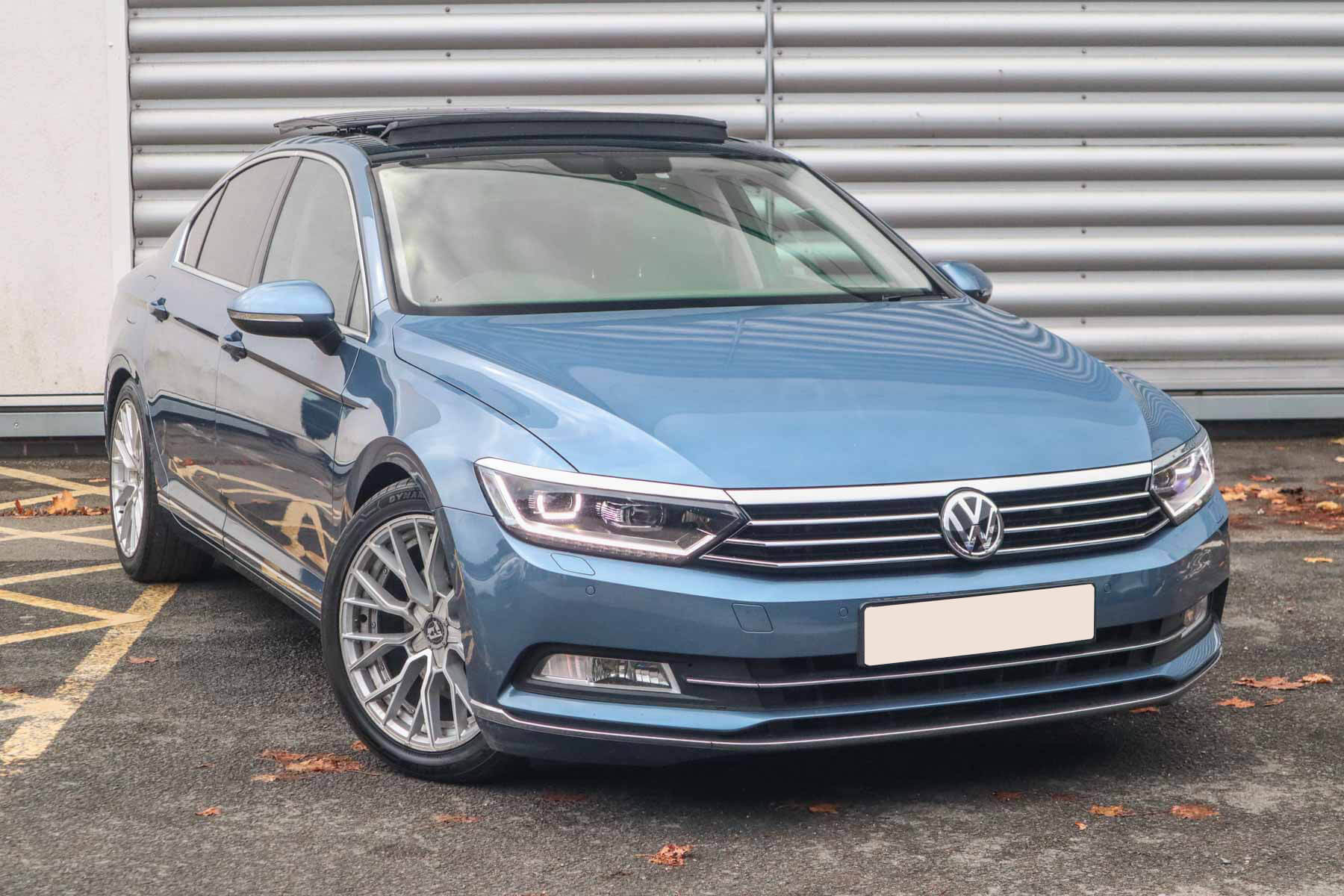 Main listing image - Volkswagen Passat