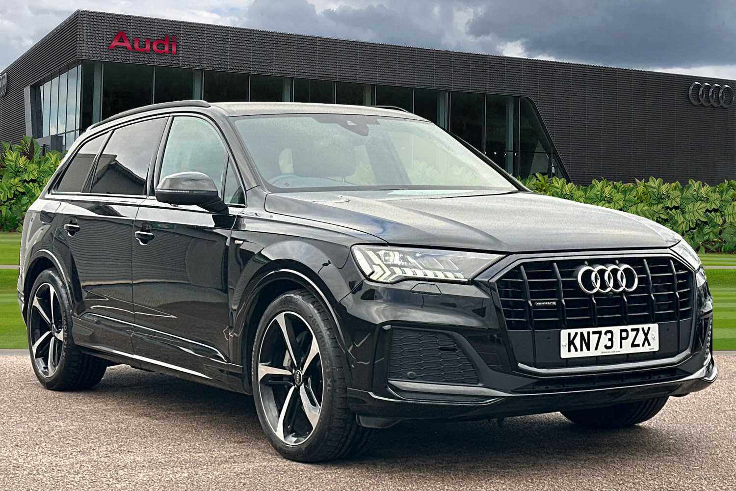 Main listing image - Audi Q7