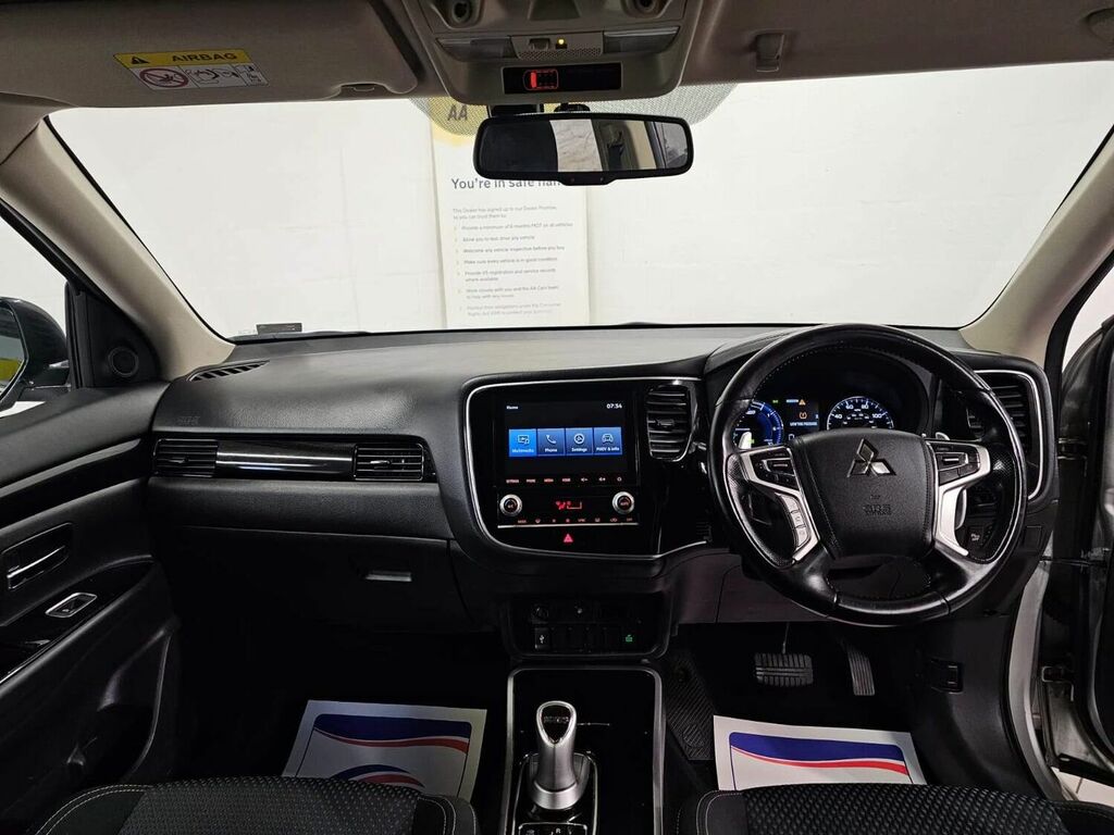 Main listing image - Mitsubishi Outlander