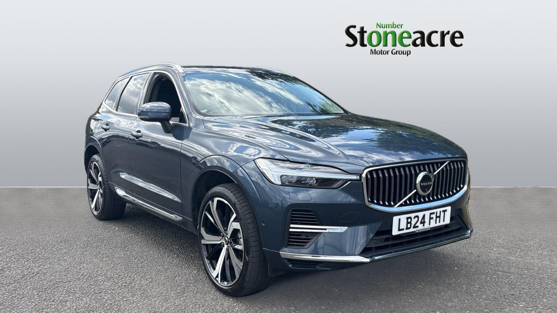 Main listing image - Volvo XC60