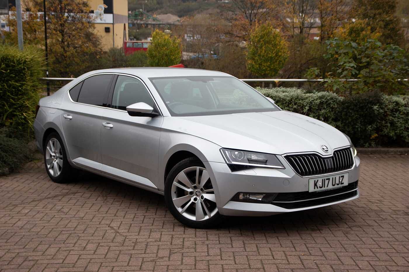 Main listing image - Skoda Superb