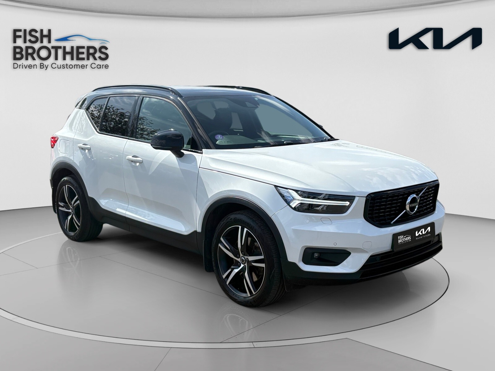 Main listing image - Volvo XC40