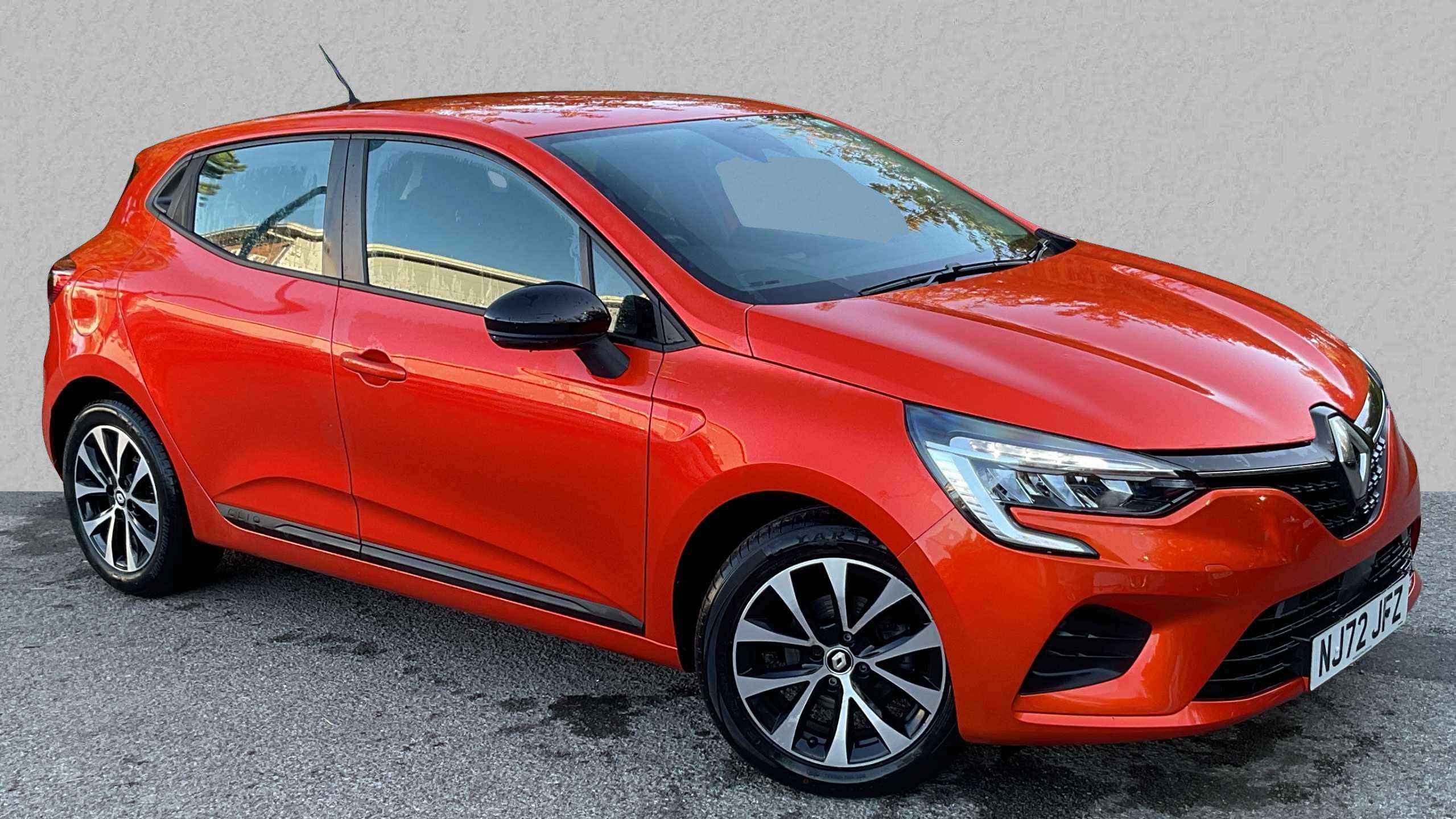 Main listing image - Renault Clio