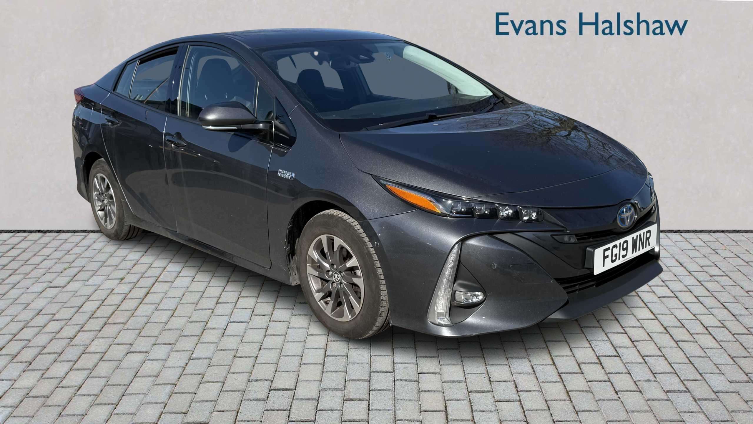 Main listing image - Toyota Prius Plug-In