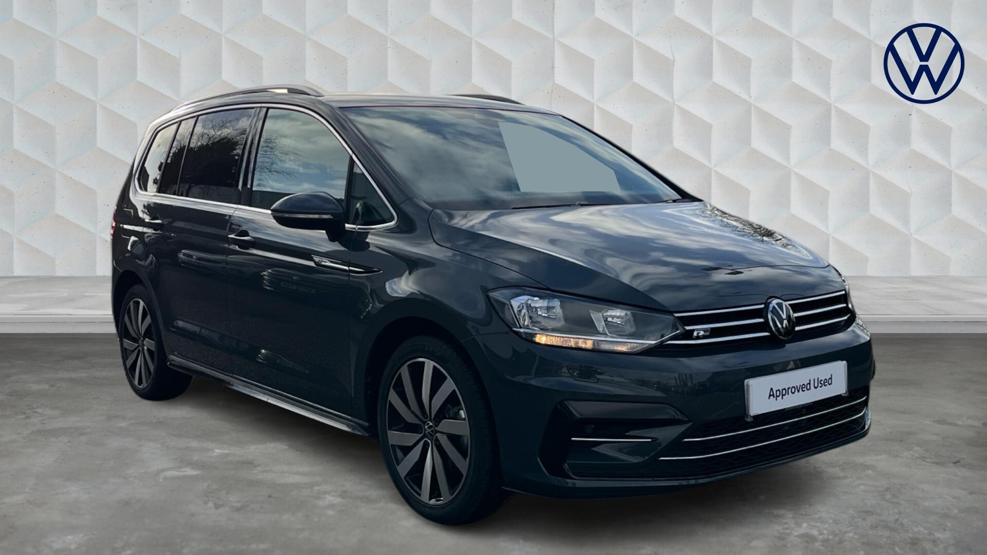 Main listing image - Volkswagen Touran