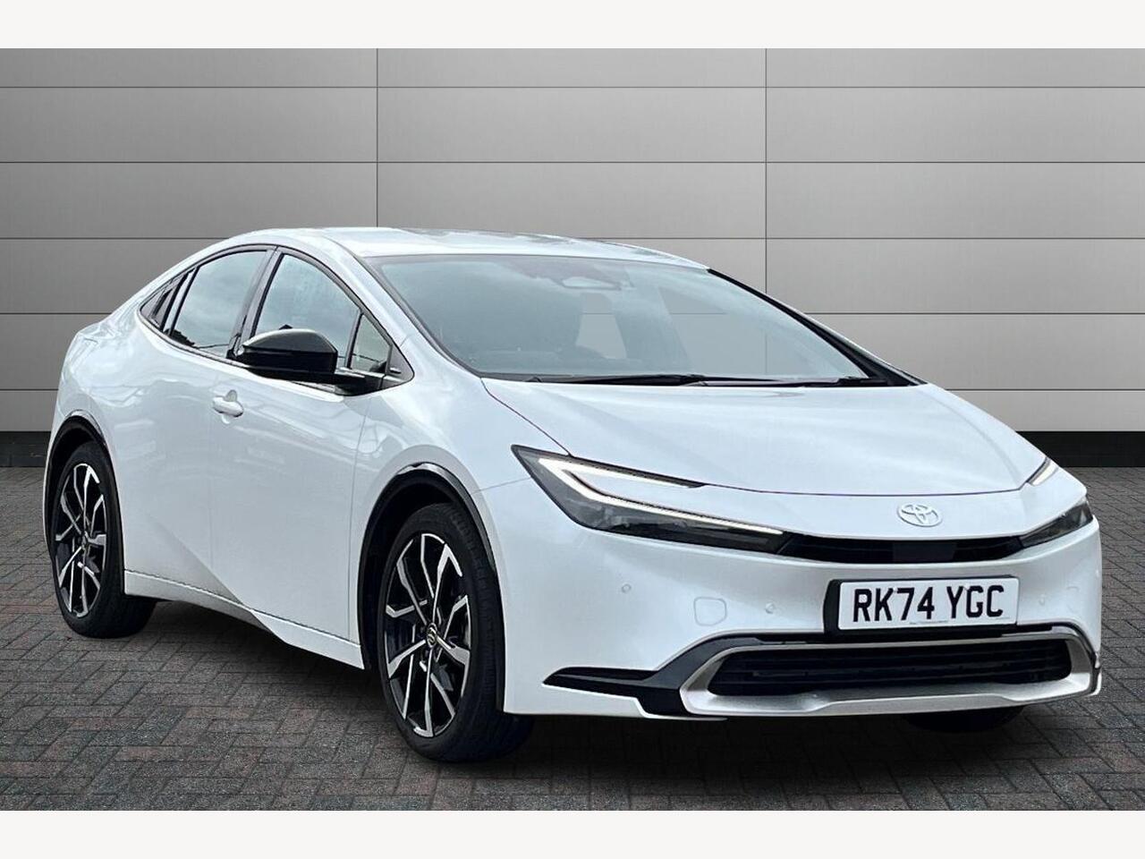 Main listing image - Toyota Prius Plug-In