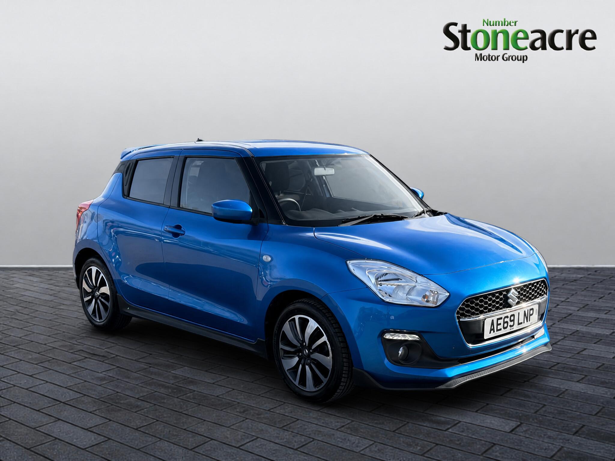 Main listing image - Suzuki Swift