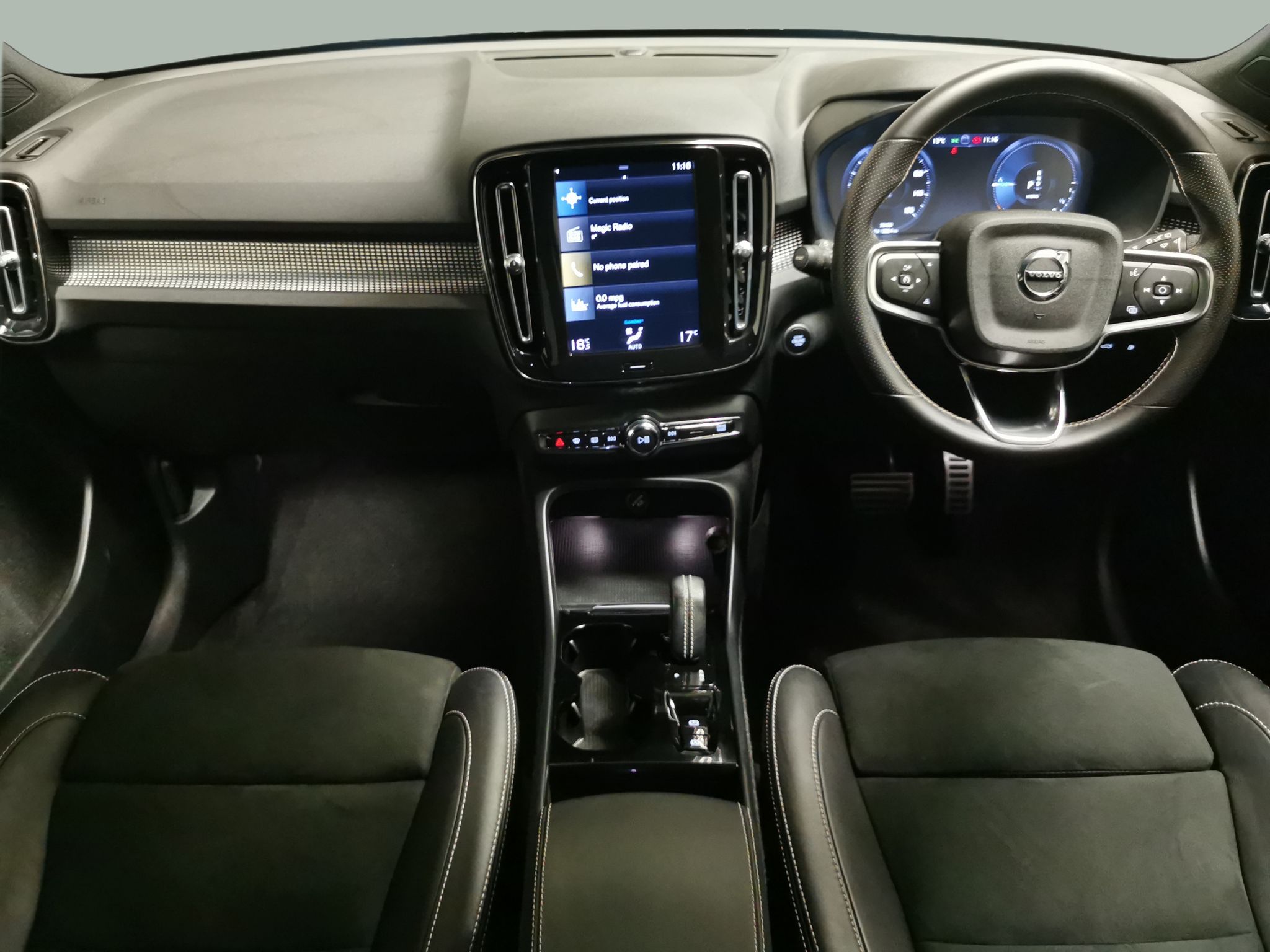Main listing image - Volvo XC40 Recharge