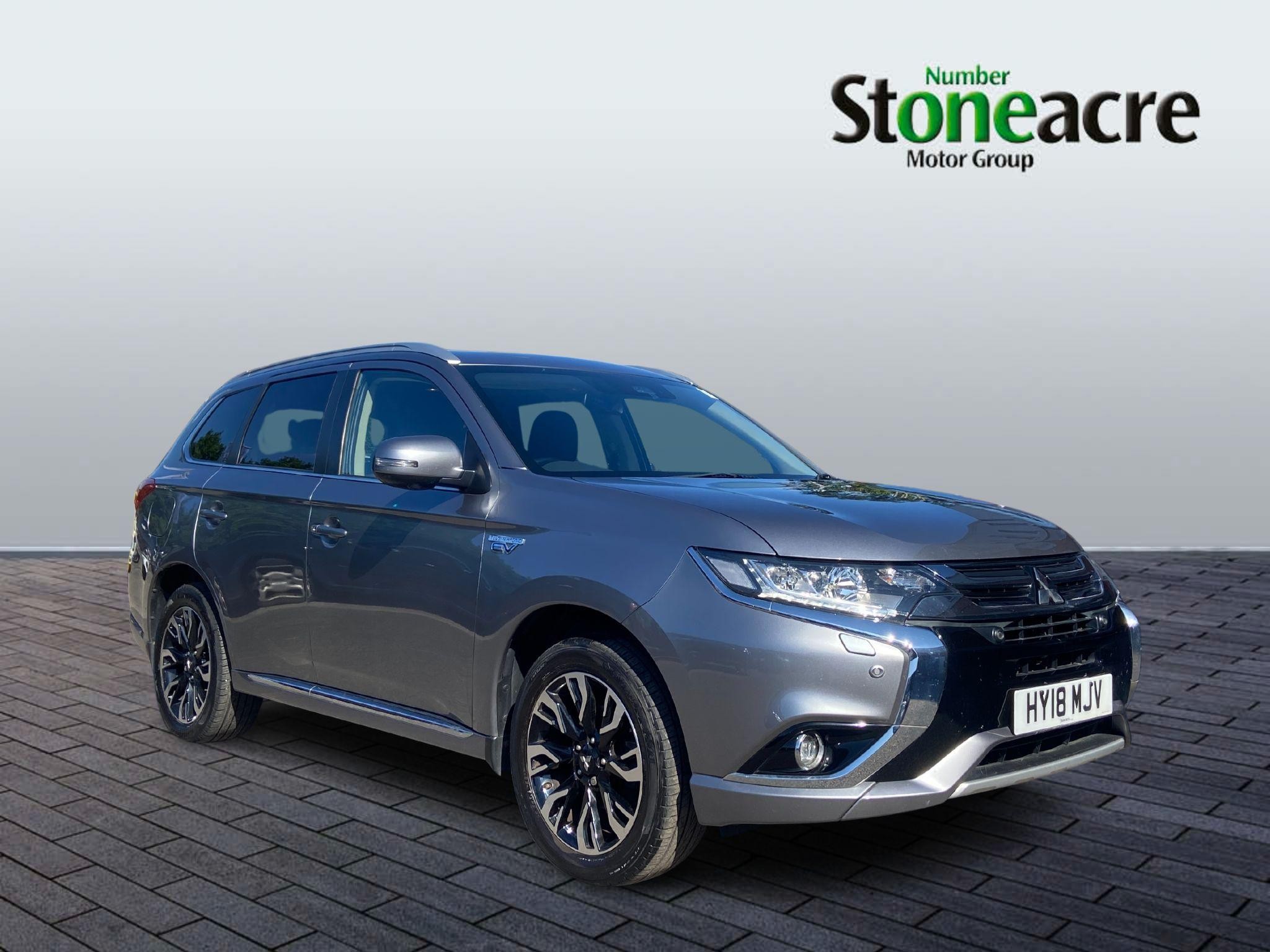 Main listing image - Mitsubishi Outlander