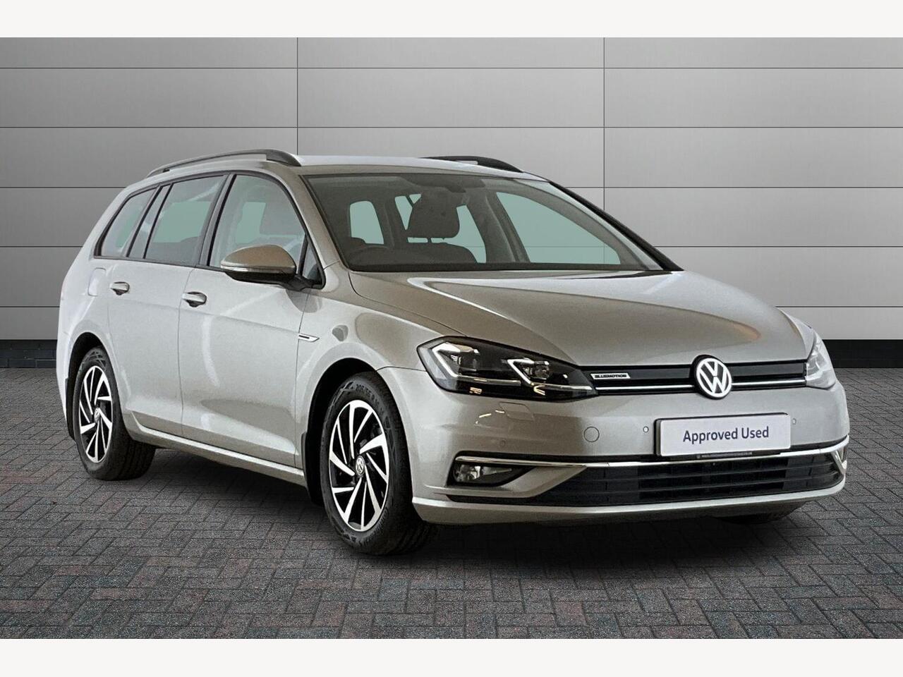 Main listing image - Volkswagen Golf