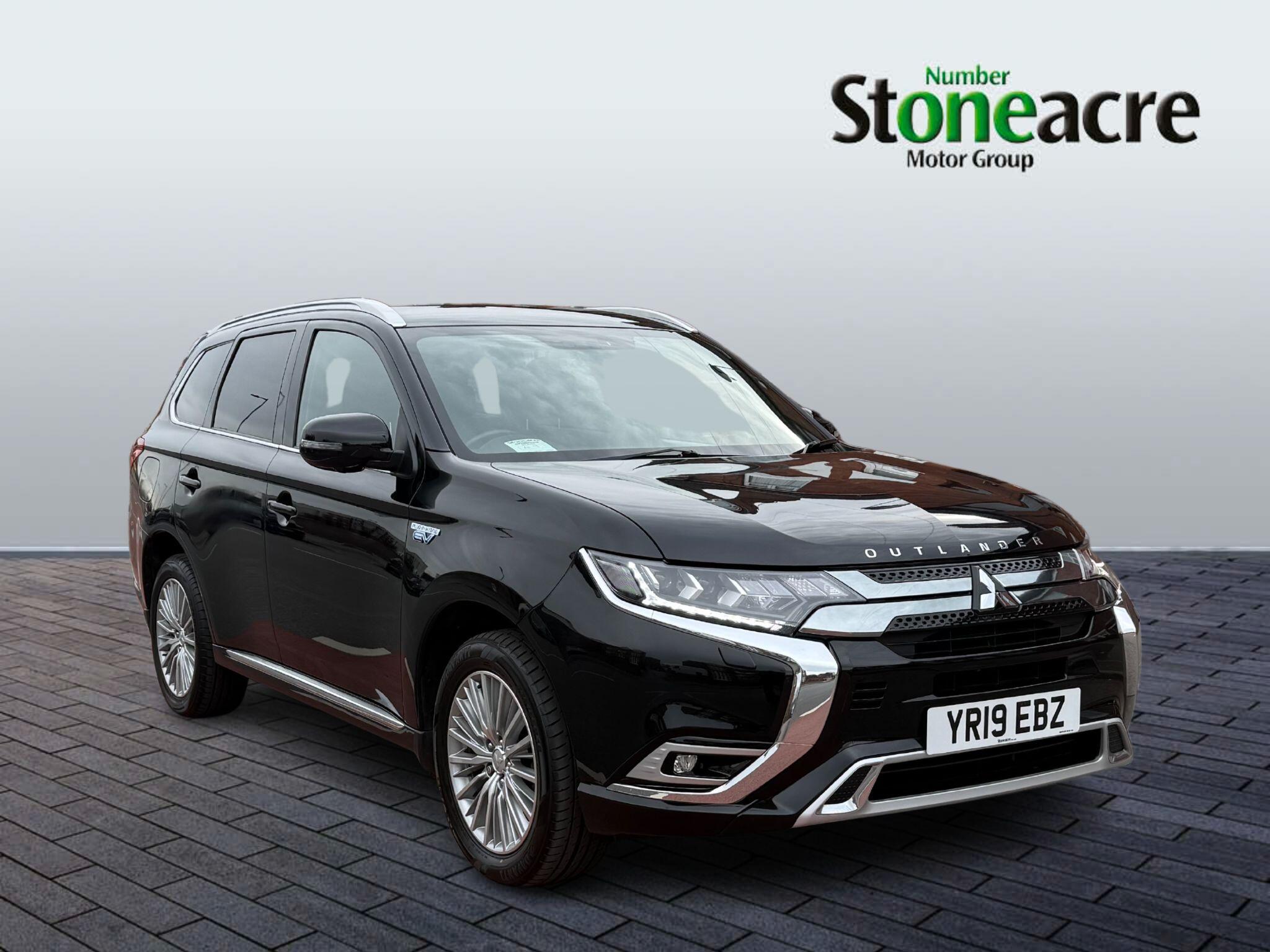 Main listing image - Mitsubishi Outlander
