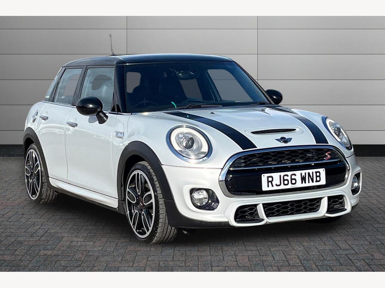 Main listing image - MINI Hatchback 5dr
