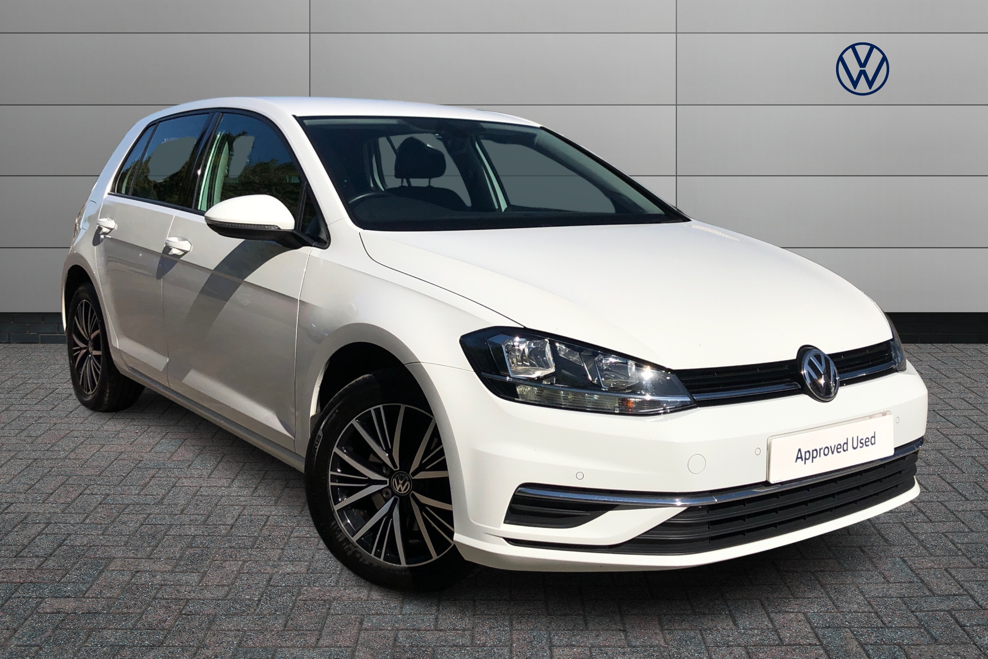 Main listing image - Volkswagen Golf