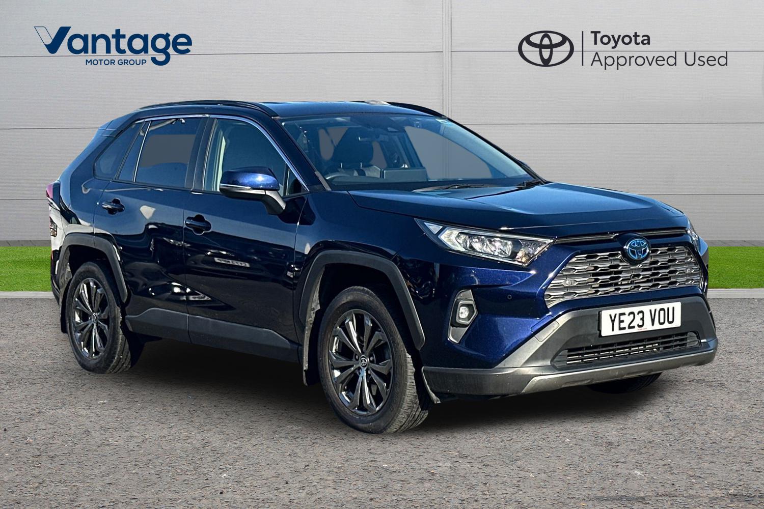 Main listing image - Toyota RAV4