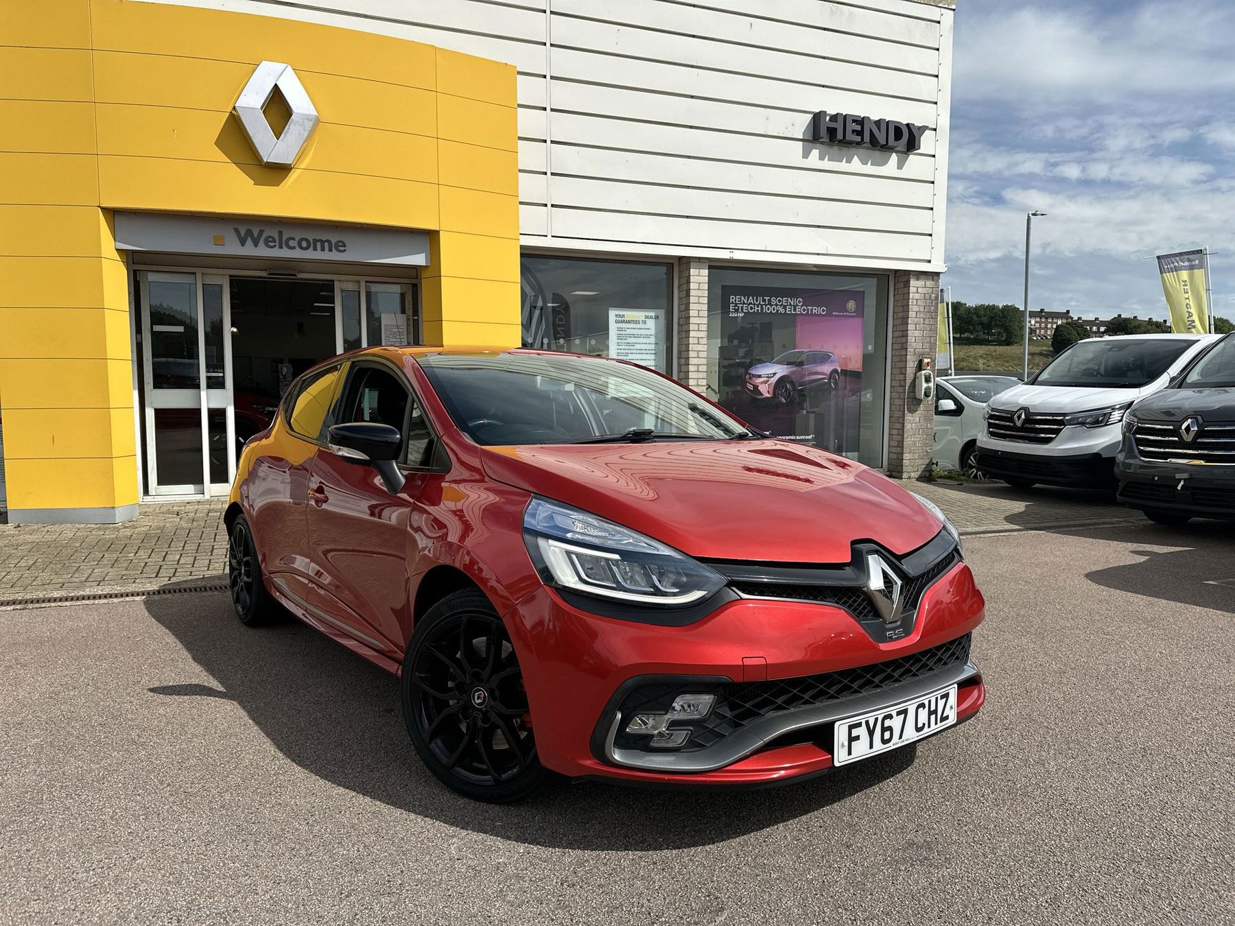 Main listing image - Renault Clio