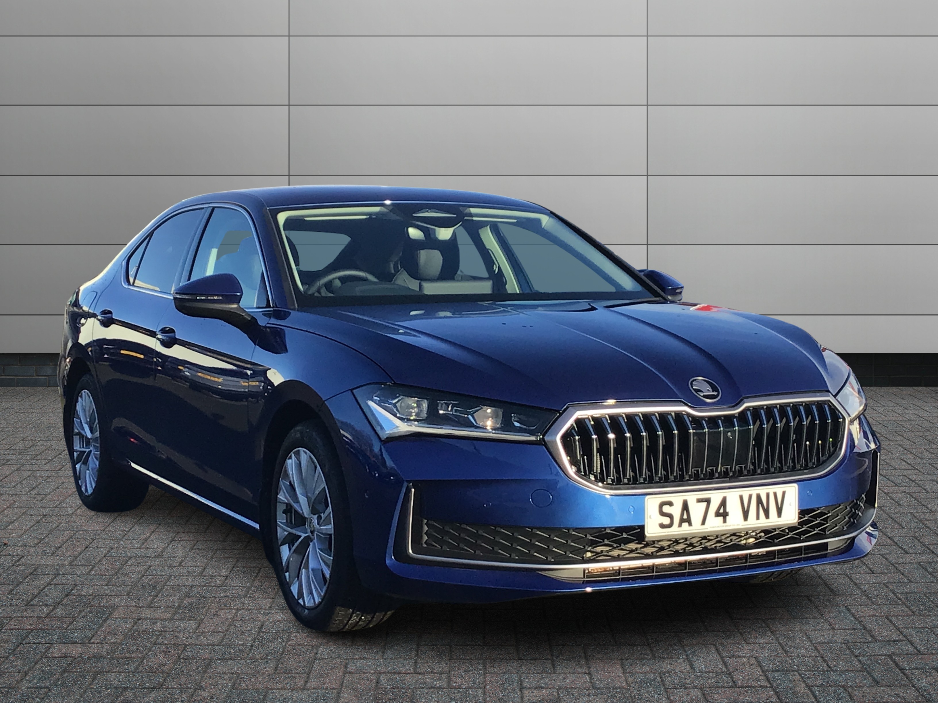 Main listing image - Skoda Superb