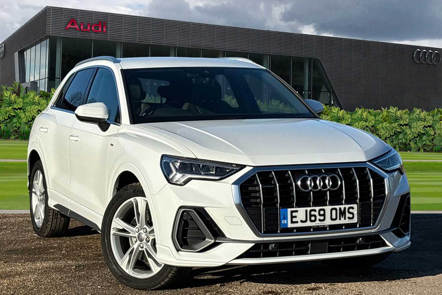 Main listing image - Audi Q3