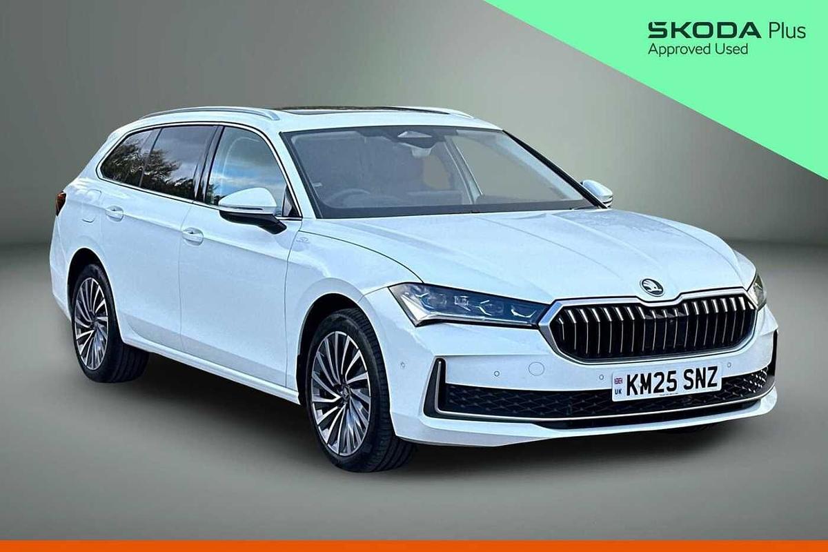 Main listing image - Skoda Superb Estate