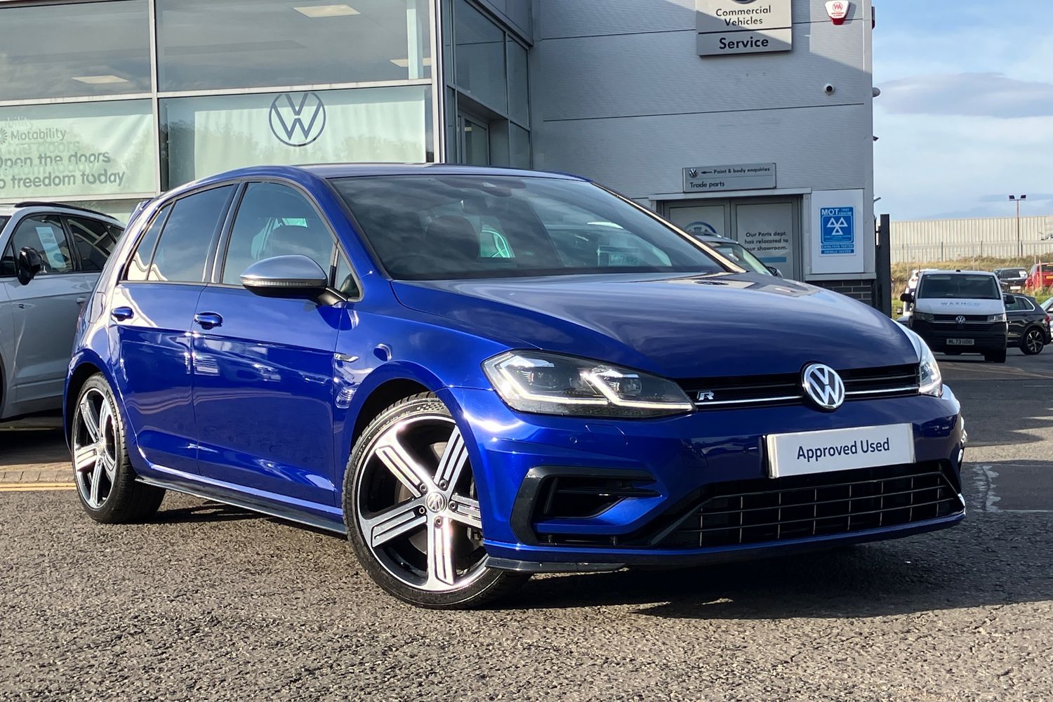 Main listing image - Volkswagen Golf R