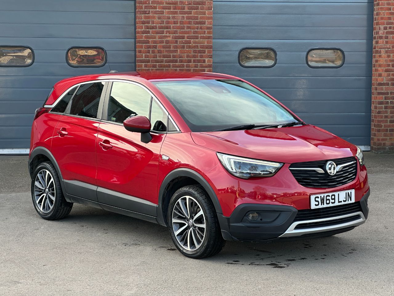 Main listing image - Vauxhall Crossland X