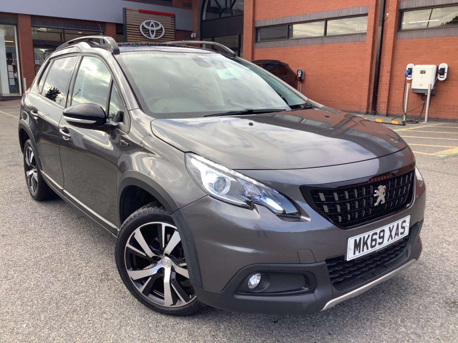 Main listing image - Peugeot 2008