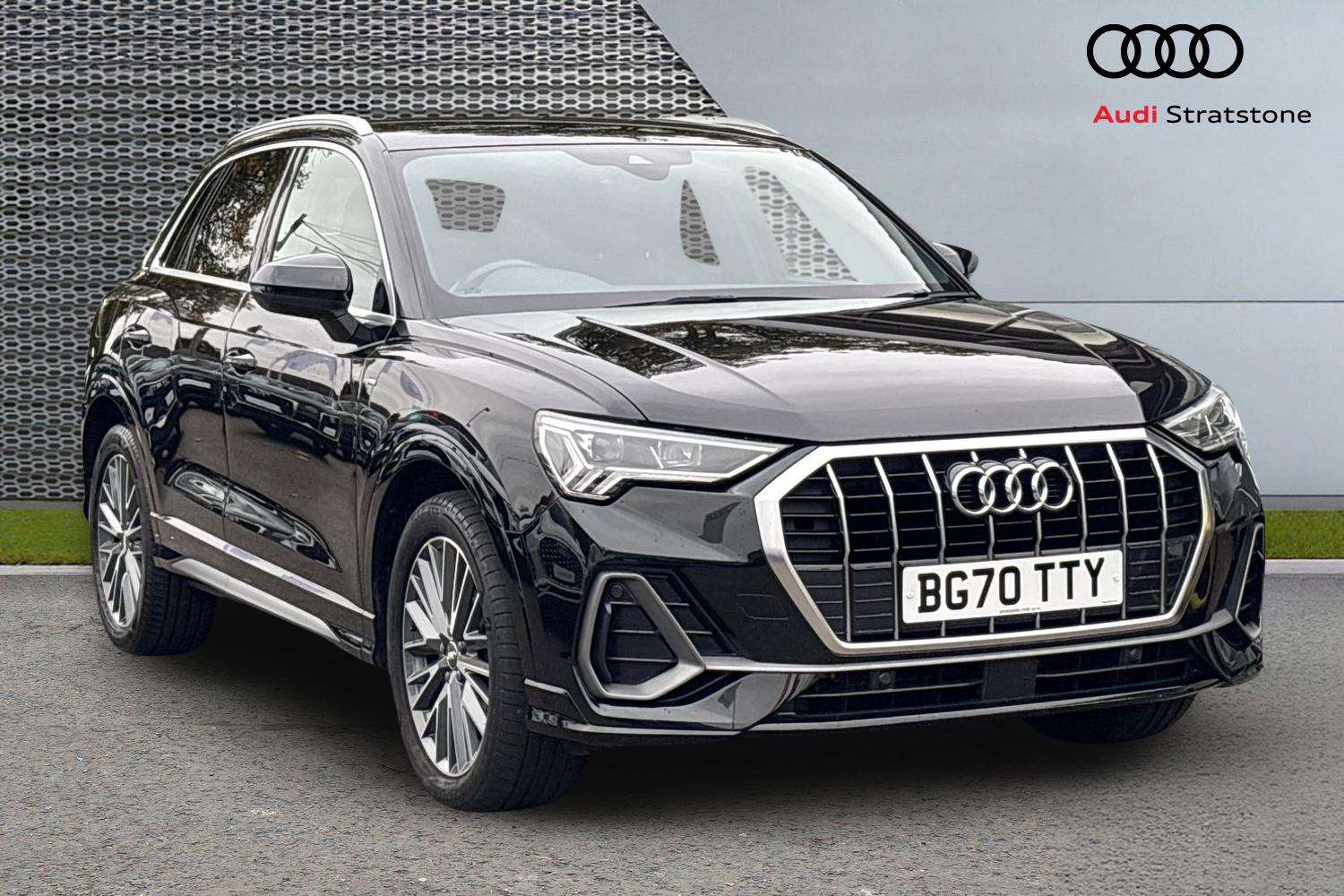 Main listing image - Audi Q3