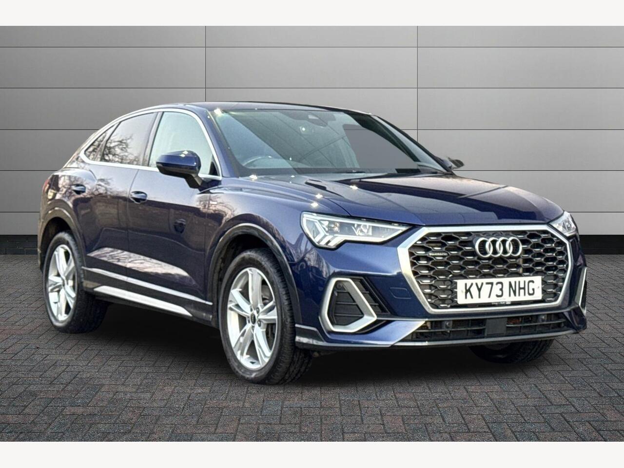 Main listing image - Audi Q3