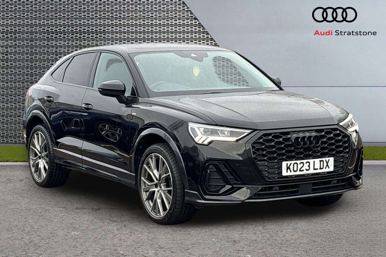 Main listing image - Audi Q3