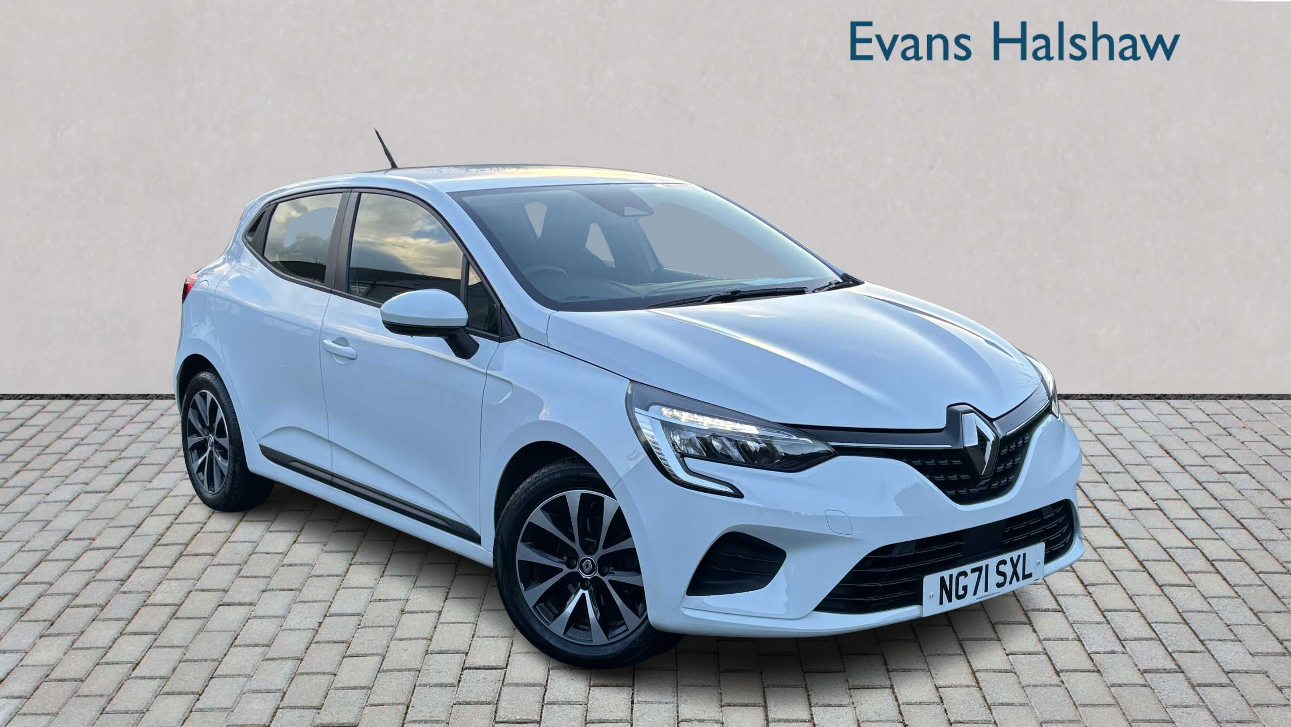Main listing image - Renault Clio