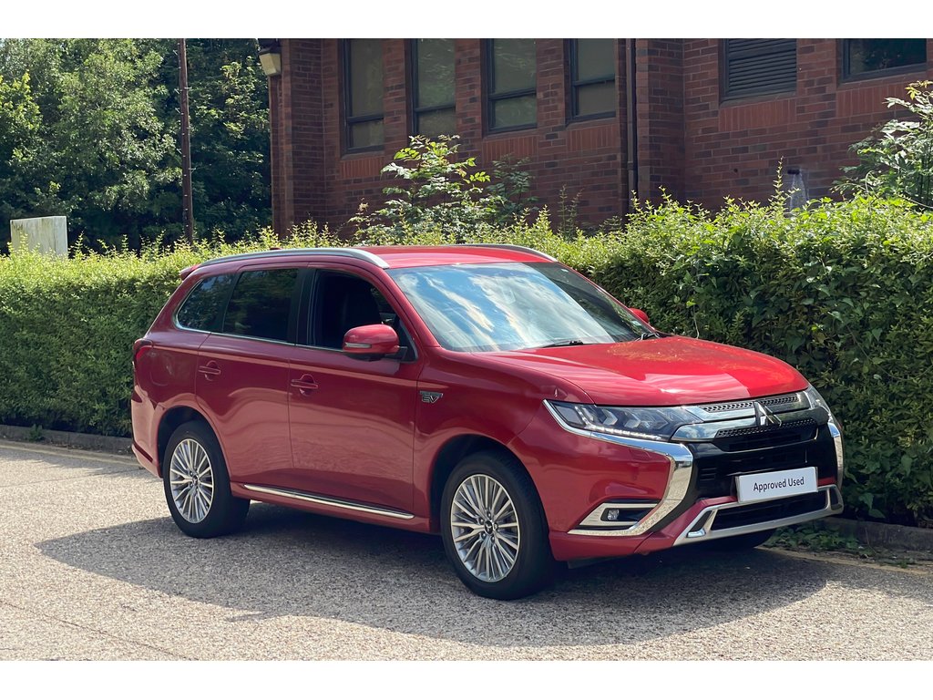 Main listing image - Mitsubishi Outlander
