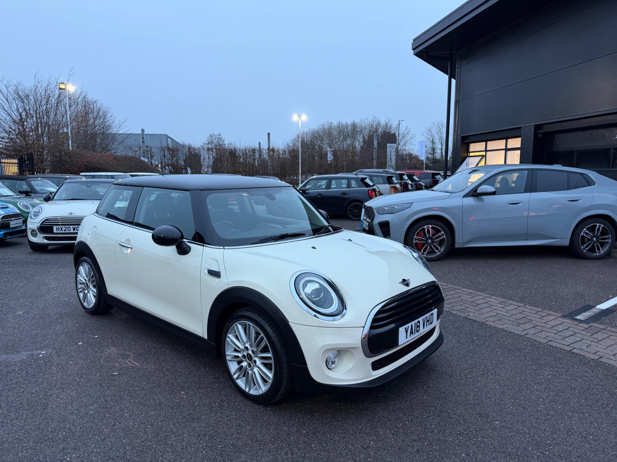 Main listing image - MINI Hatchback