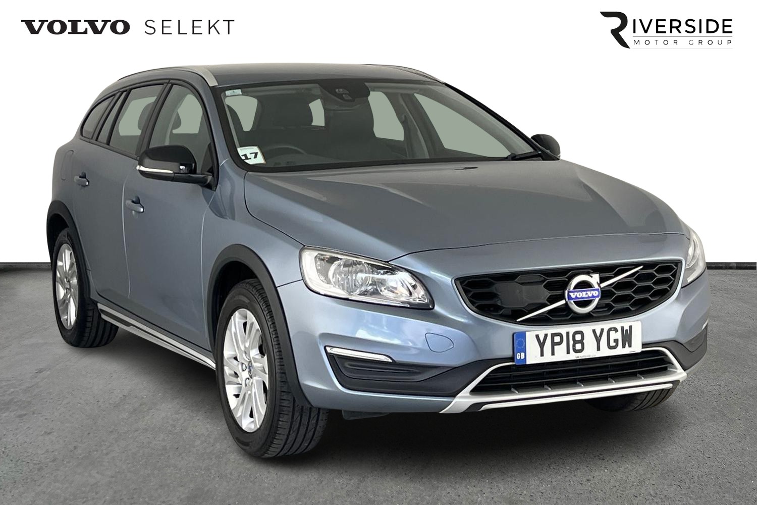 Main listing image - Volvo V60 Cross Country