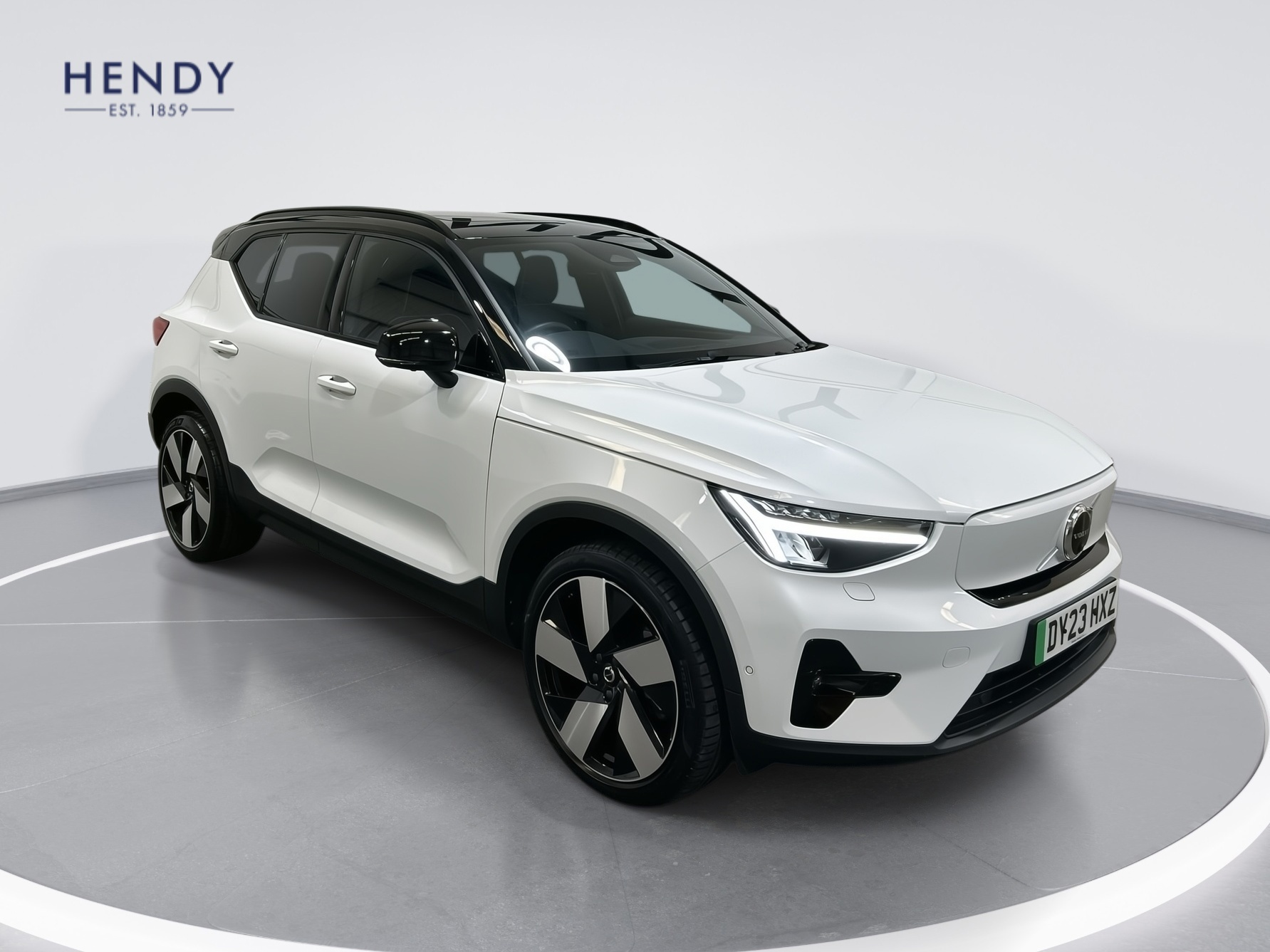 Main listing image - Volvo XC40 Recharge