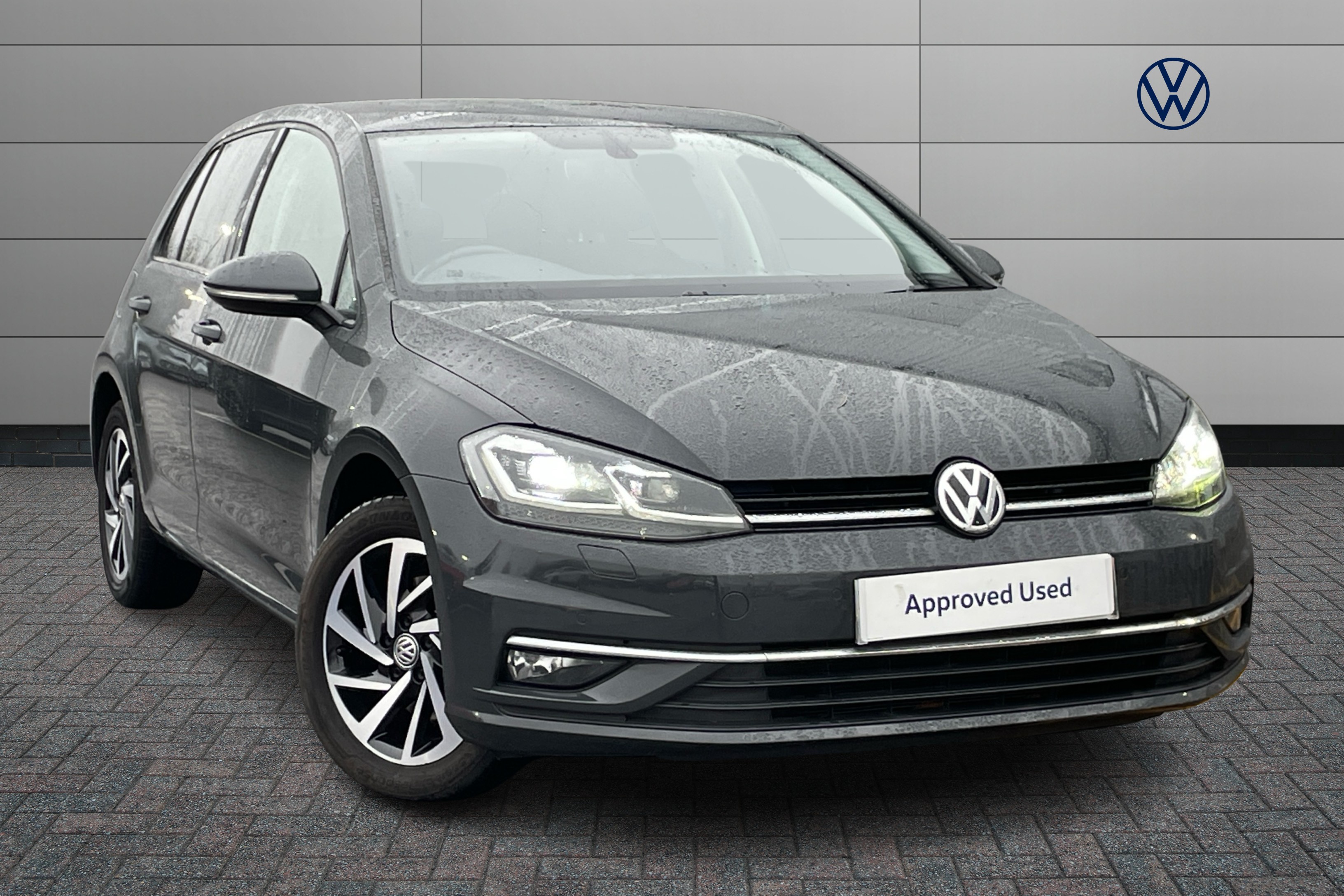 Main listing image - Volkswagen Golf